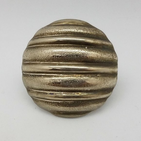 Unbranded Accessories - Scarf Clip Round Ribbed Disk Silver Tone Clamp Style Closure 1.25"